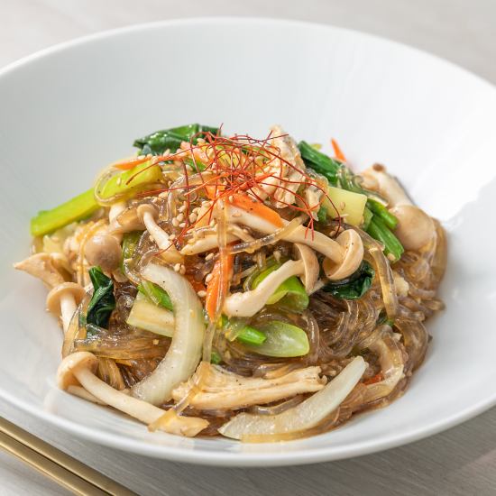 シャキシャキ野菜のチャプチェ人気です！