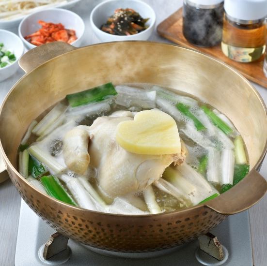 【新大久保駅から徒歩2分】メインメニューのタッカンマリは、鶏・スープ・つけダレにこだわった当店自慢の一品！