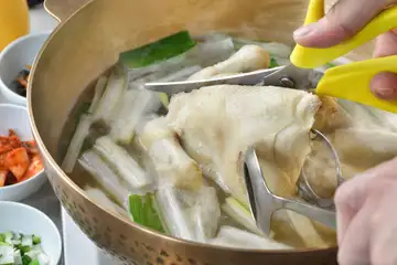 タッカンマリと参鶏湯って何が違うの？