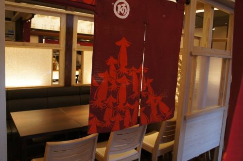 「小魚 阿も珍(こざかな あもちん)」は、福山市鞆の浦にある阿藻珍味が提供する広島県福山市内に5店舗を展開する魚料理のお店です。様々な旬のお魚を使用したお料理を定食や単品でお召し上がりいただけます！駐車場32台完備！ぜひご家族やご友人とのお食事などにご利用ください。もちろんお一人様も大歓迎です！