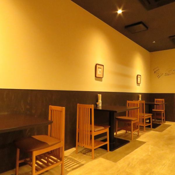 Please enjoy a drink and a meal in the calm atmosphere of the shop.There is also a private room table seat, so if you want to use it, please feel free to consult with the store.
