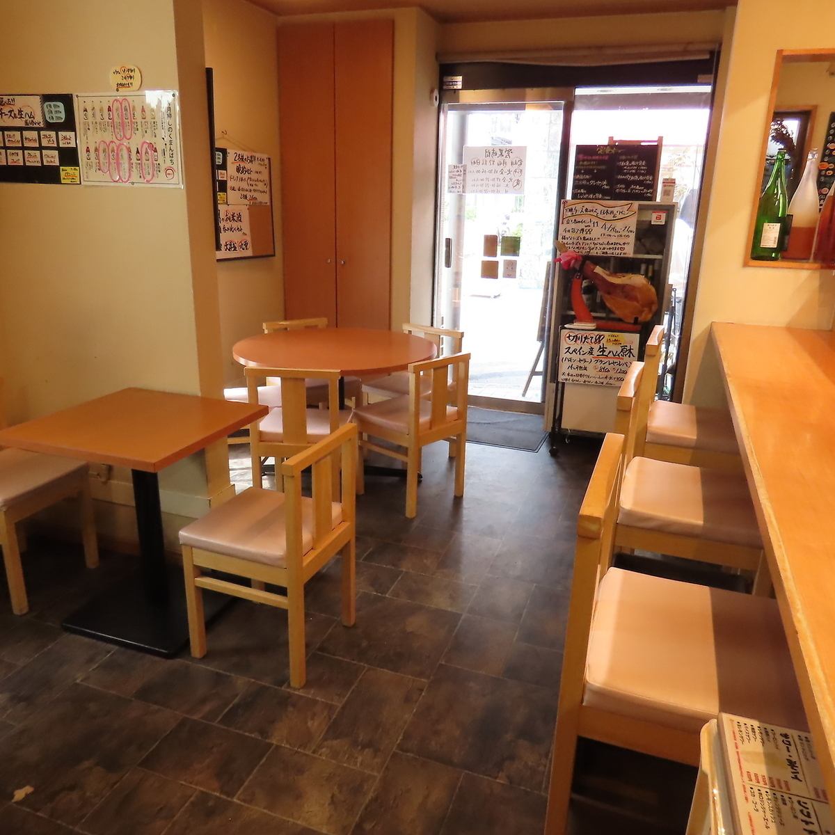 ゆったりと落ち着いてお食事をお楽しみください。