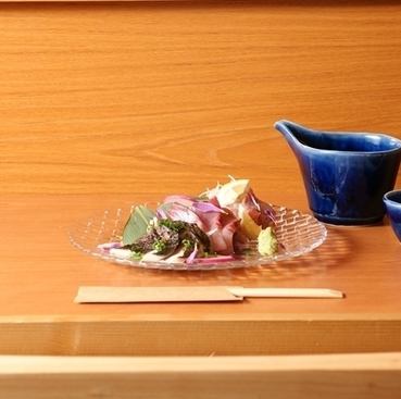 しっぽり飲みにもぴったりなカウンター席をご用意。