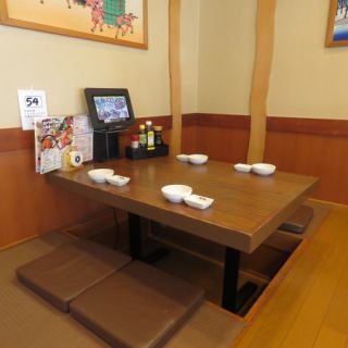 会社帰りのちょい飲みにもピッタリの4名様テーブル席♪