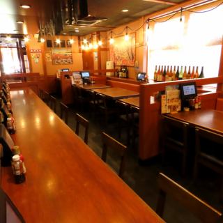 片側ソファー席もございます。テーブルソファ席は居心地も抜群です♪