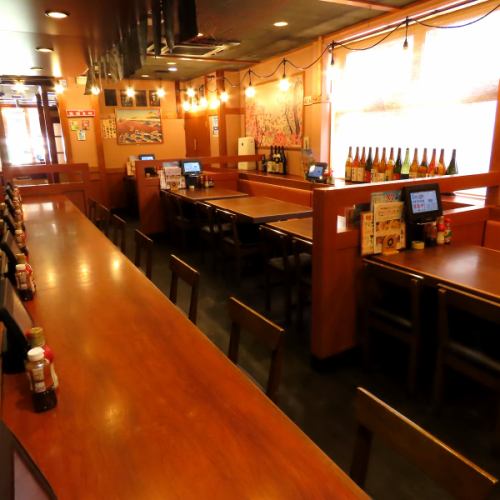 片側ソファー席もございます。テーブルソファ席は居心地も抜群です♪