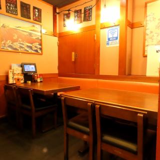 肩を並べてお食事ができるので、ゆっくり語り合いたいときにもオススメ◎