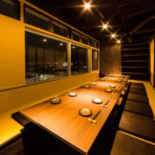 Large private room with night view (11 to 20 people).It will be a popular seat with a view of the night view.