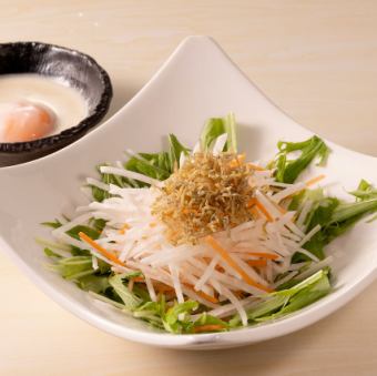じゃこと大根の温玉シーザーサラダ