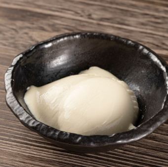 お通し（鶏スープ仕上げ自家製豆腐）