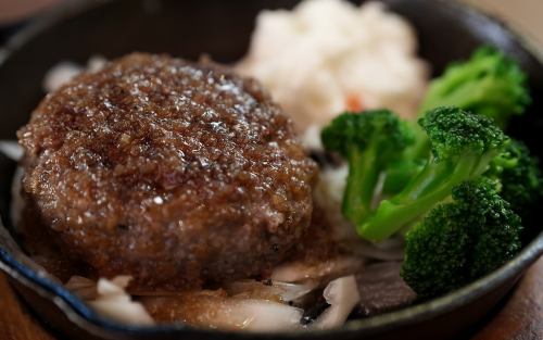 渋谷で話題の大人気黒毛和牛100％霜降りハンバーグ♪