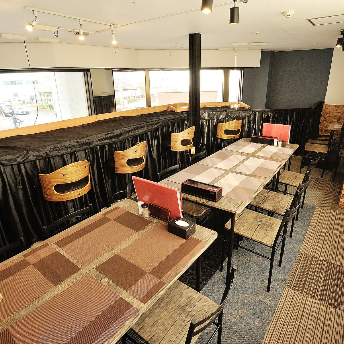 嵐電を眺めながらゆったりとした時間を過ごせます。