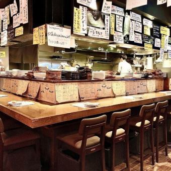 Counter seats recommended for 2 people ◎ The open kitchen allows you to see the food in front of you ♪ Please feel free to ask the staff ♪