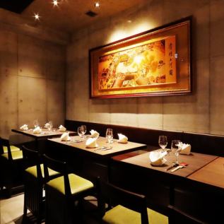 [Exclusive area/6-12 guests] A private space separated by a chic lattice door.Come relax and enjoy our authentic Chinese cuisine and wide range of drinks!