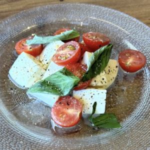 モッツァレラチーズとチェリートマトのカプレーゼ