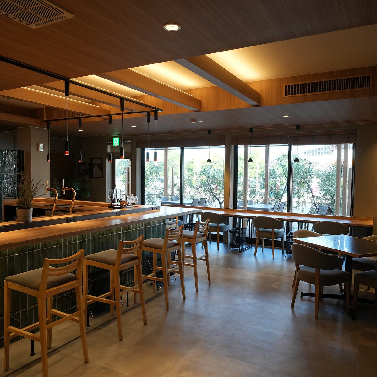 店内は落ち着いた雰囲気となっておりますのでデートにも◎