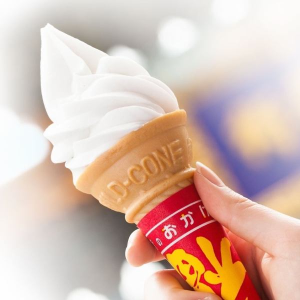 中華街で行列ができる元祖杏仁ソフトクリーム