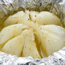 Oven-baked new onions