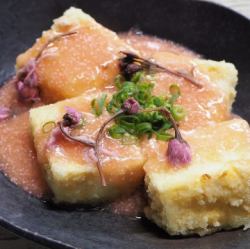 Deep-fried tofu with sakura sauce (spicy cod roe flavor)