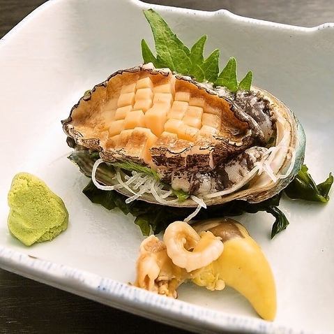 市場で仕入れた新鮮な魚介