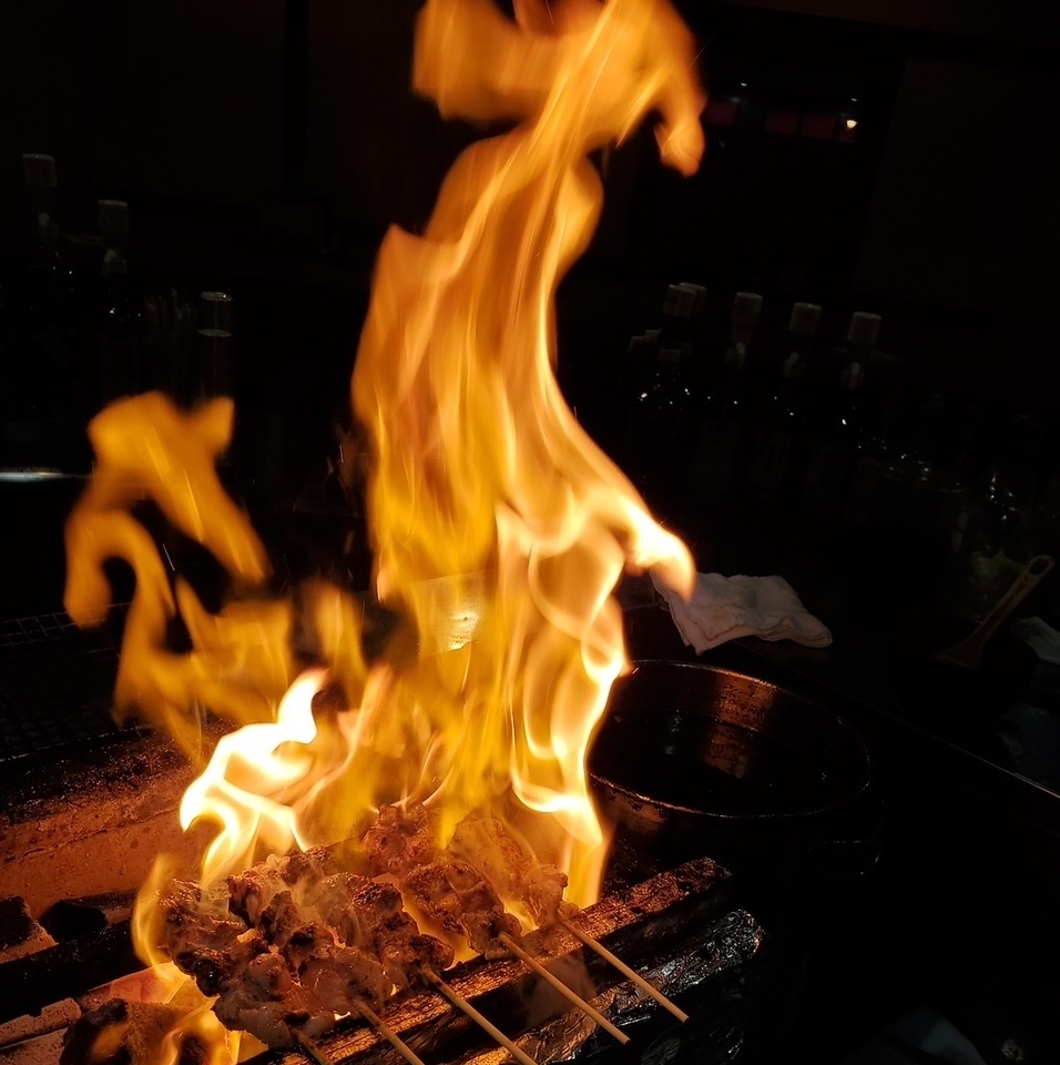 翼の鶏は鮮度が命!朝挽きの鶏を使用した焼き鳥は絶品!