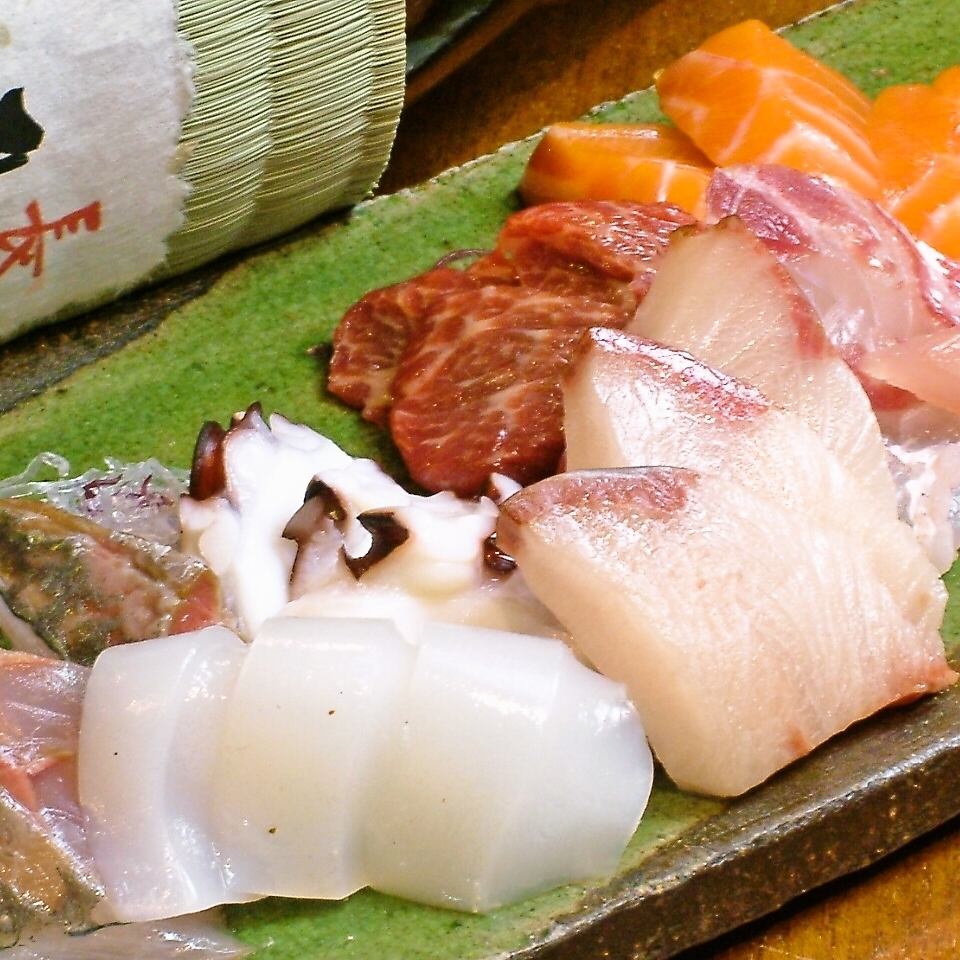 There are plenty of fish dishes such as sashimi and aradaki! Courses come with fresh sashimi!