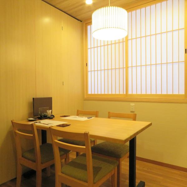 We also have 2 private rooms for 4 people and 1 room for 2 people, which are nice to have comfortable feet.Please enjoy seasonal fresh fish in a calm atmosphere.