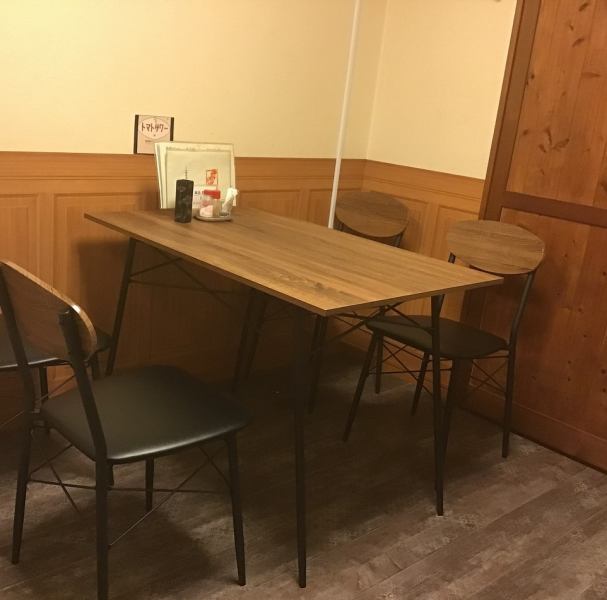 The table seats on the 2nd floor have partitions to make it look like a semi-private room ♪ It will be a seat that can guide from 3 people ★ Recommended for sudden drinking parties!