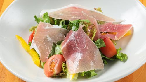 Italian Parma ham salad tailoring