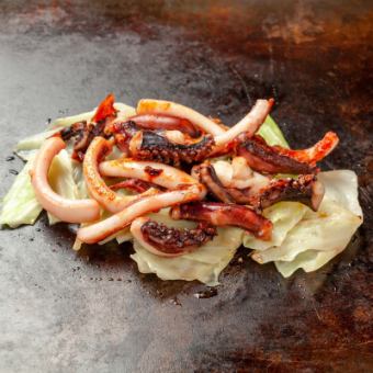 Grilled squid with salt / yam butter soy sauce / iron plate dashi roll