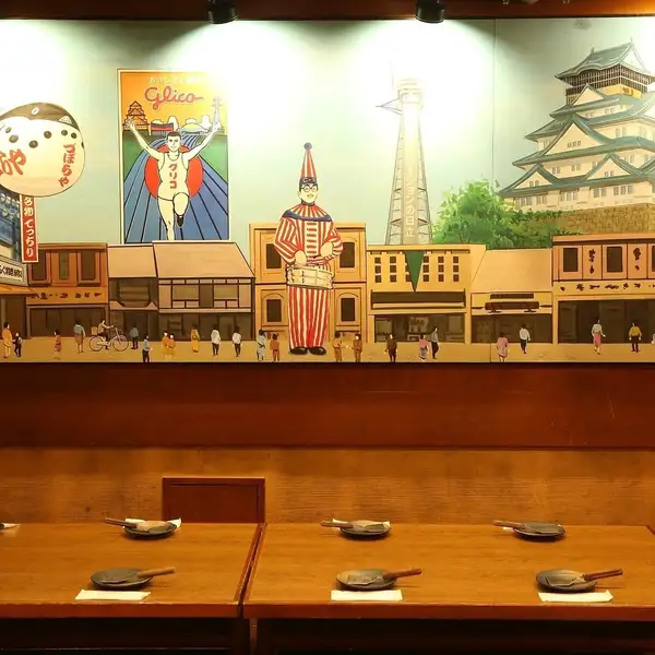 ◇昭和レトロな雰囲気が漂う店内は、まるで昔懐かしい街角の居酒屋にタイムスリップしたかのよう。仲間とグラスを片手にワイワイ楽しめて自然と笑顔があふれます。友達同士はもちろん、会社の宴会やグループでのご利用にもぴったり！昭和の懐かしさと現代の楽しさがミックスされた、にぎやかであたたかい時間をぜひ当店で！