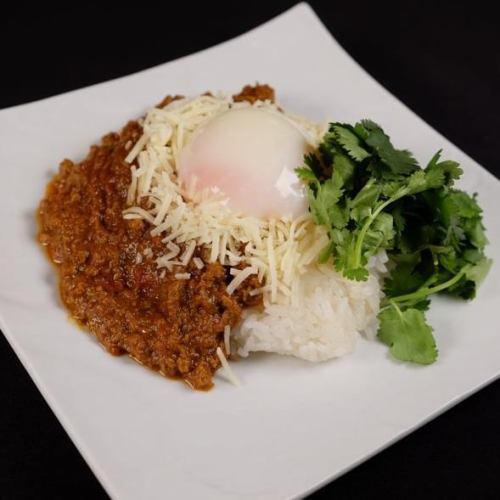 チーズキーマカレー温玉乗せ