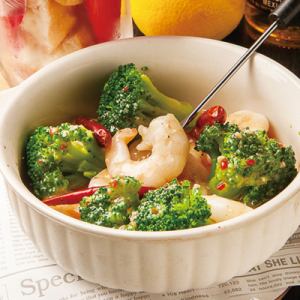 Shrimp and broccoli ajillo