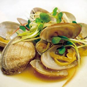 Sake-steamed clams