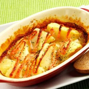 Potatoes baked with cod roe and cheese