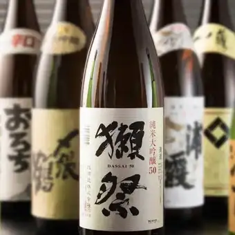 【高級暢飲 2750 → 1980 日圓】包含生啤酒、獺祭和上川大雪清酒！ *週五、週六及假日前一天為 2750 日圓。