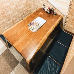 半個室のお座敷席となってます！4名様～6名様でご利用可能です◎