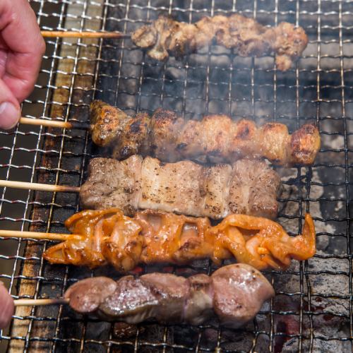 【炭火居酒屋　やっぽい】の定番メニュー焼き鳥の盛り合わせ1000円(税込)☆※本数により金額が変わります。