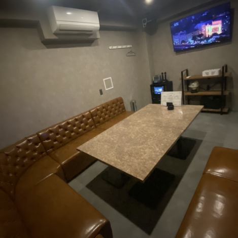 You can seat just the right number of people ♪ The sofa box seats can accommodate 2 to 8 people max ♪ You can always sing as much as you want!! We also have an all-you-can-drink course!