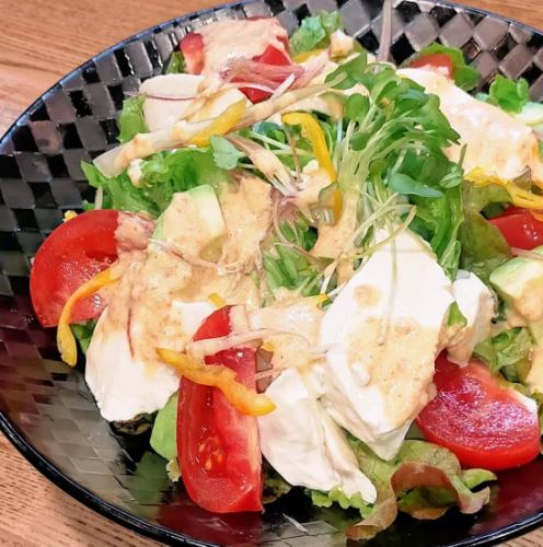 サラダのドレッシングも手作り！！