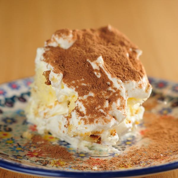 [Great for solo travelers or dates] Homemade tiramisu and more! A variety of dishes you'll never get tired of, no matter how many times you come!