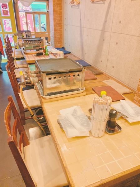 【 各種宴会にも◎ 】 清潔感ある落ち着いた雰囲気♪「カキ小屋」らしい木の温かみを残しつつ、レンガ風のおしゃれな装いが◎。小宴会から貸切まで、幅広く受け付けております！ご要望がございましたらお気軽にお申し付けくださいませ。