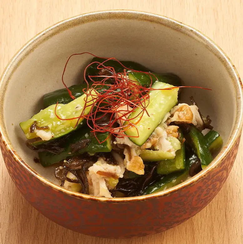 伊達鶏と胡瓜の塩昆布クルミ和え