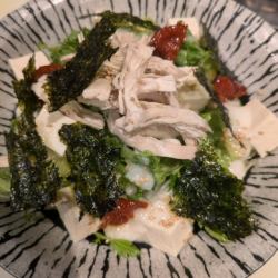 低温調理ほぐし鶏と豆腐のとろろサラダ