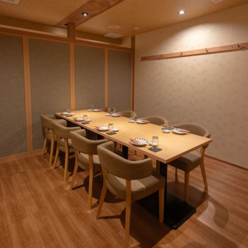 <p>새로워진 연회 스페이스는 무려 개인실 대응!</p>