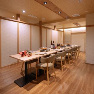 Perfect for a drinking party with friends or a girls' night out. Perfect for any occasion where you want to have fun without worrying about those around you.Enjoy a lively and fun time in a warm wooden space.We offer courses that make use of seasonal ingredients and an extensive drink menu.Come and enjoy a relaxing time at our store.