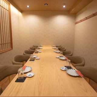 Perfect for large groups, such as departmental social gatherings, community gatherings, and family reunions.You can relax without worrying about those around you.Enjoy a pleasant time at our restaurant with a course meal made with seasonal ingredients.