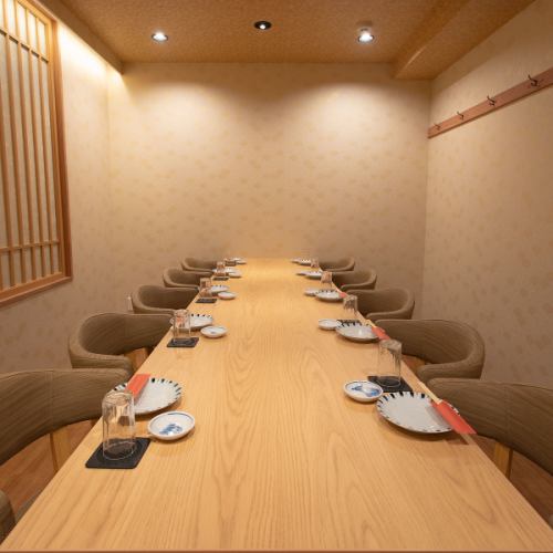 Perfect for large groups, such as departmental social gatherings, community gatherings, and family reunions.You can relax without worrying about those around you.Enjoy a pleasant time at our restaurant with a course meal made with seasonal ingredients.