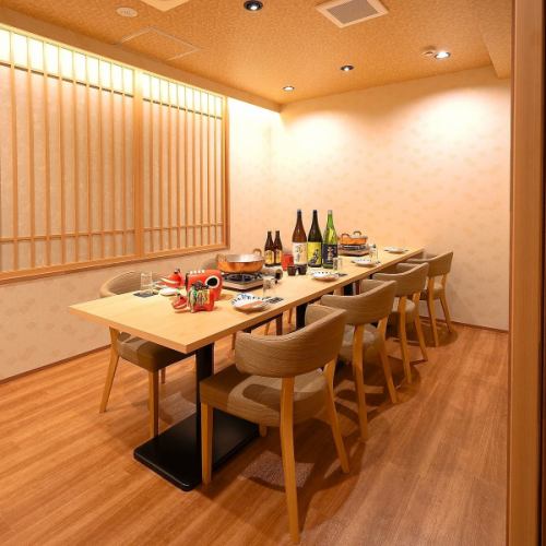 大切な方との特別なひとときを、落ち着いた和の空間で。大切な接待や顔合わせ、記念日など、周りを気にせずゆっくりと会話とお食事を楽しみたいシーンに最適。