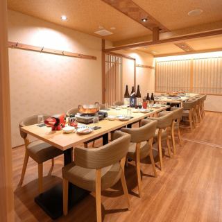 気の置けないグループでの飲み会、会社同僚との飲み会はもちろん、忘新年会や歓送迎会などにも、様々な用途でご利用いただけます。周囲を気にせず、一体感のある時間をお過ごしください。ゆったりと会話を楽しみながら、当店自慢の料理をご堪能いただけます。